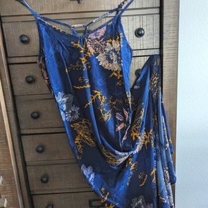 Beautiful Maxi Dress - Lovely Print!